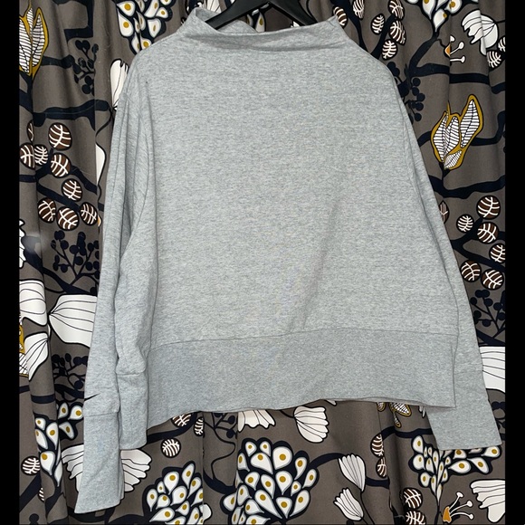 Nike Dri-fit plus sweatshirt - Picture 2 of 4